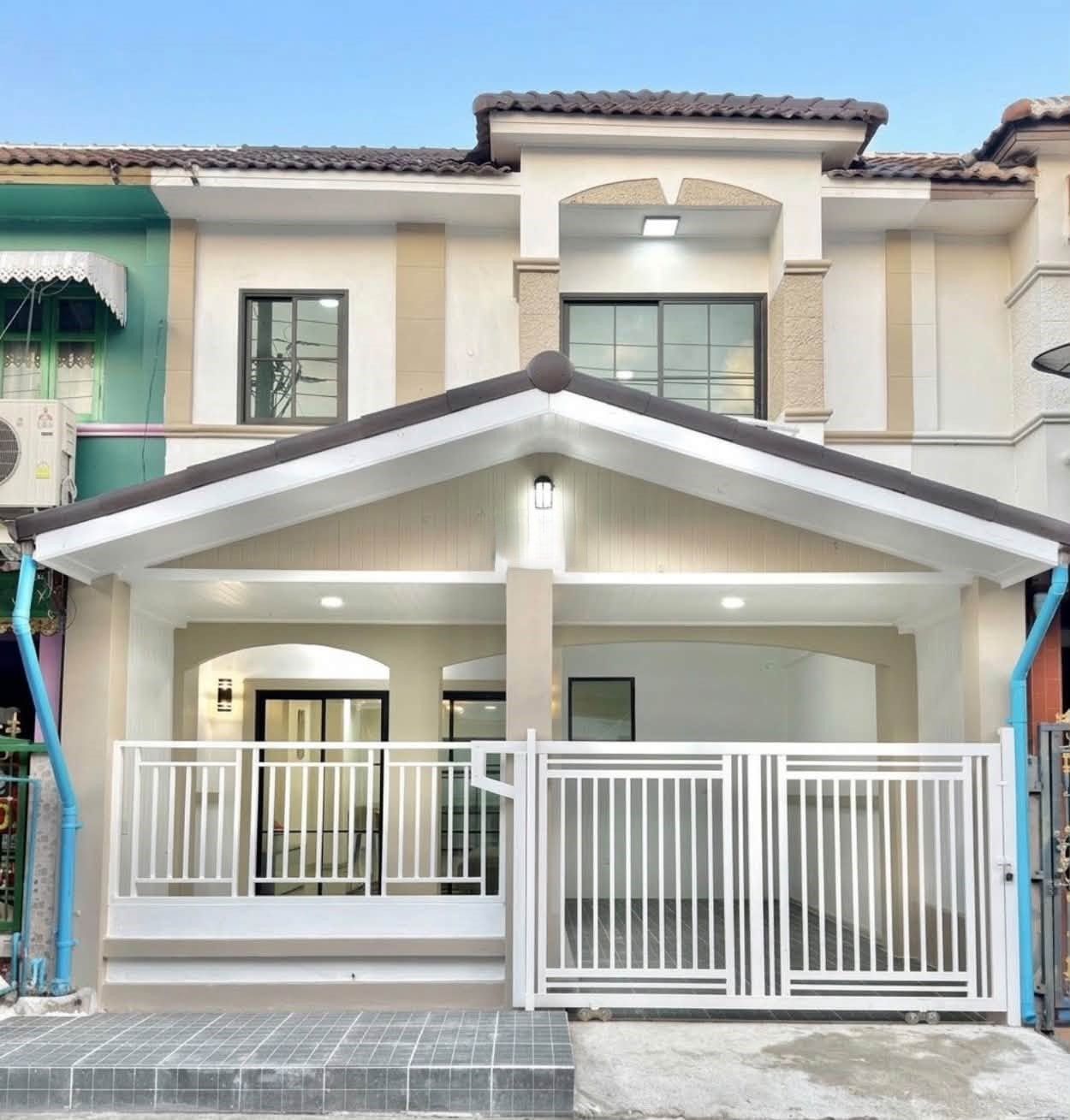 🏠 ทาวน์เฮ้าส์ รีโนเวทใหม่ 4 ห้องนอน "นันทิชา 3/8" ไทรน้อย | ราคา 1.99 ล้านบาท