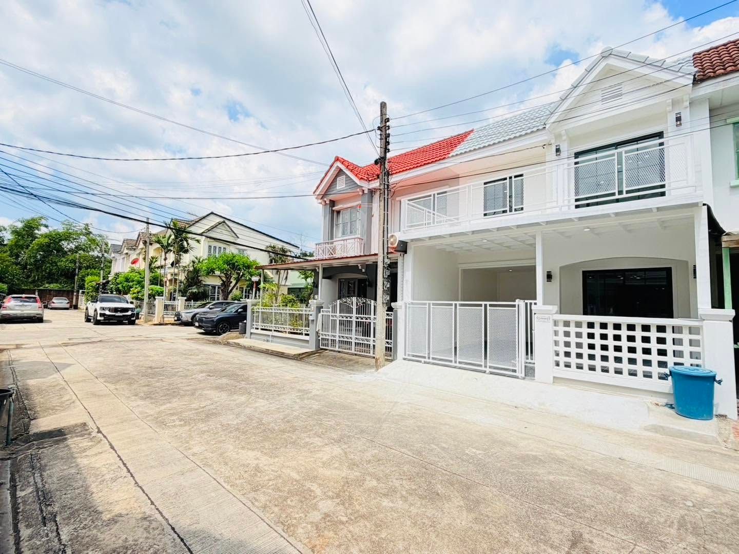 🏡 ทาวน์เฮ้าส์ 4 นอน รีโนเวทสวย "บุศรินทร์" บ้านกล้วย-ไทรน้อย | ราคา 2.39 ล้านบาท 2