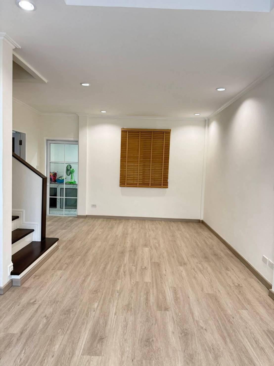 🏡ทาวน์เฮ้าส์ รีโนเวทใหม่ "เดอะวิลล่ารัตนาธิเบศร์" | ราคา 2.49 ล้านบาท 2