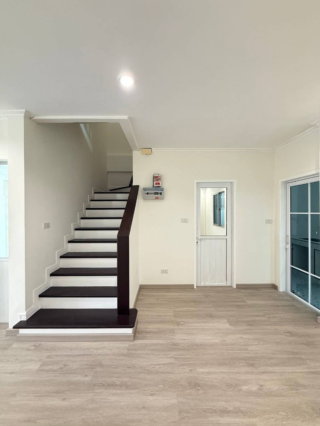 🏡ทาวน์เฮ้าส์ รีโนเวทใหม่ "เดอะวิลล่ารัตนาธิเบศร์" | ราคา 2.49 ล้านบาท 5