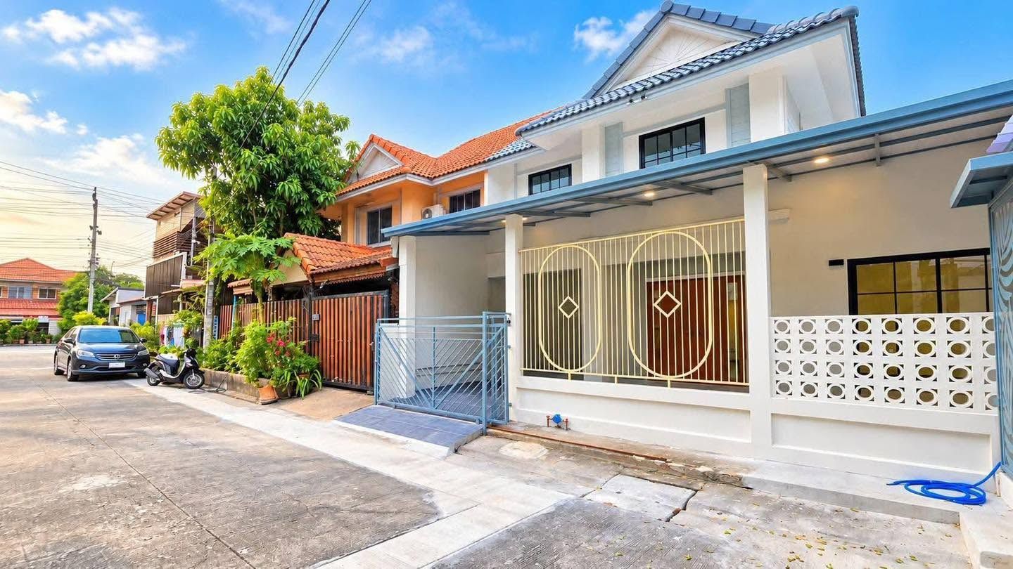 🏡 บ้านแฝด หลังมุม 5 นอน รีโนเวทใหม่ "พฤกษา 33" บางบัวทอง | ราคา 2.99 ล้านบาท 2