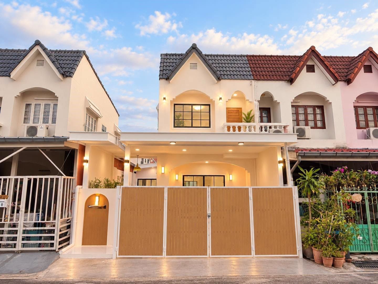 🏠ทาวน์เฮ้าส์หลังมุม รีโนเวทใหม่ "บัวทอง1" ถนนเมน น้ำไม่ท่วม พร้อมของแถมครบชุด | ราคา 2.69 ล้านบาท