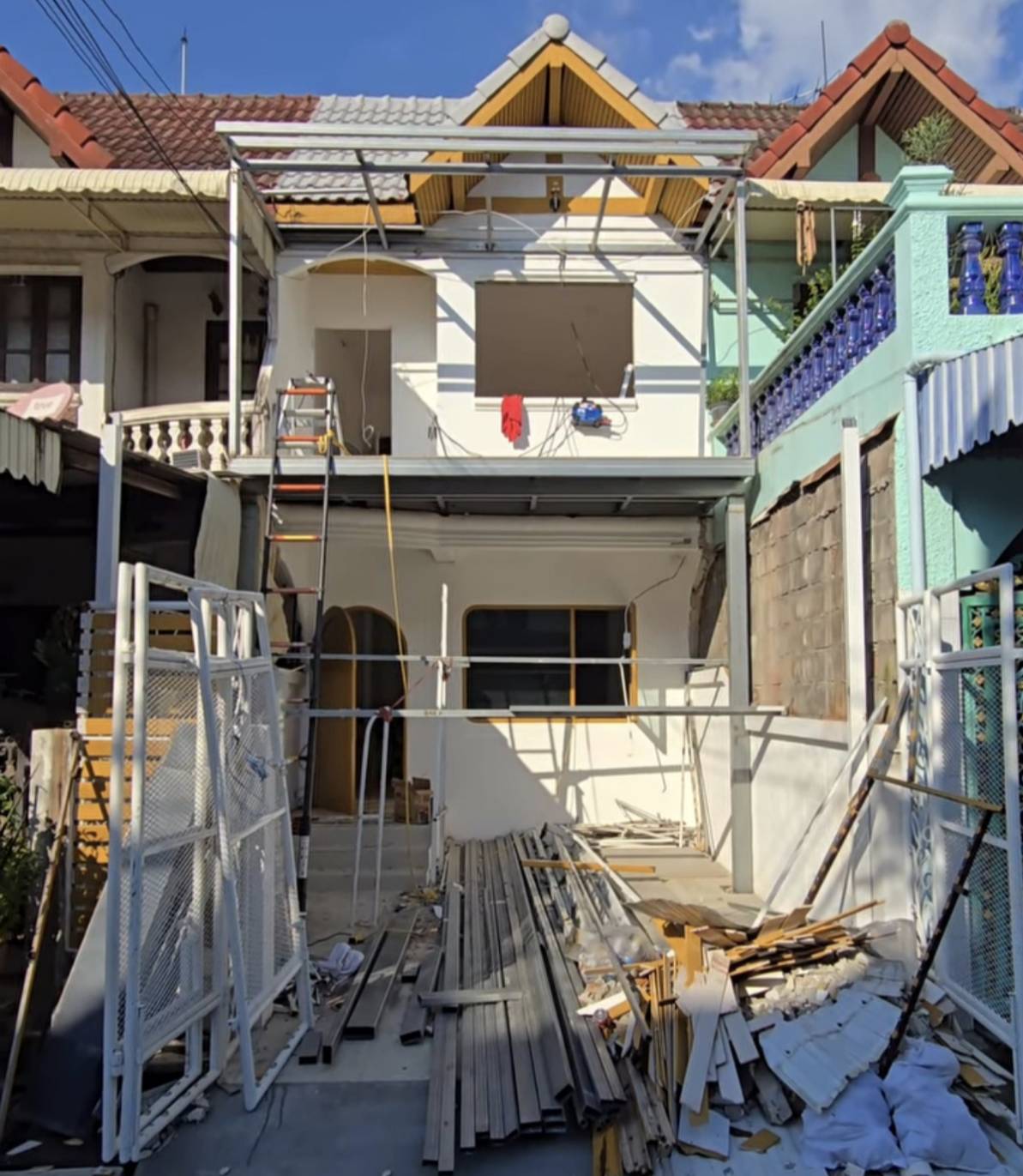 🏡 ทาวน์เฮ้าส์ รีโนเวทใหม่ "สำเร็จวิล2" บางกรวยไทรน้อย 28 หลังบ้านไม่ชนใคร ถนนเมน | ราคา 2.29 ล้านบาท